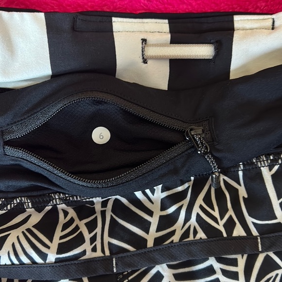 Run pace  Lululemon shorts - Picture 5 of 8